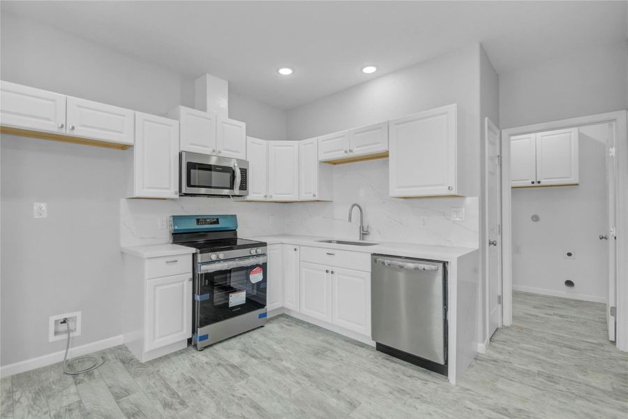 Furnished interior view inside a new home in , Freeport (Image 8).