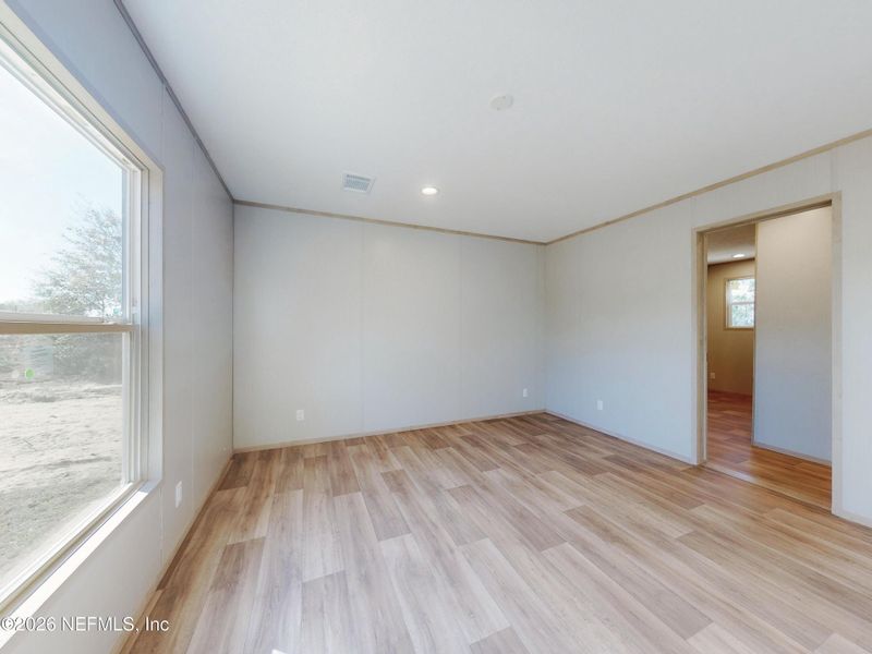 Spacious, unfurnished interior of a new home in , Keystone Heights (Image 16).
