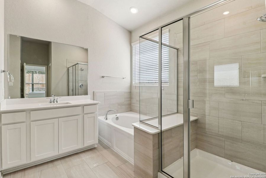 Furnished interior view inside a new home in Fox Falls, Boerne (Image 7).