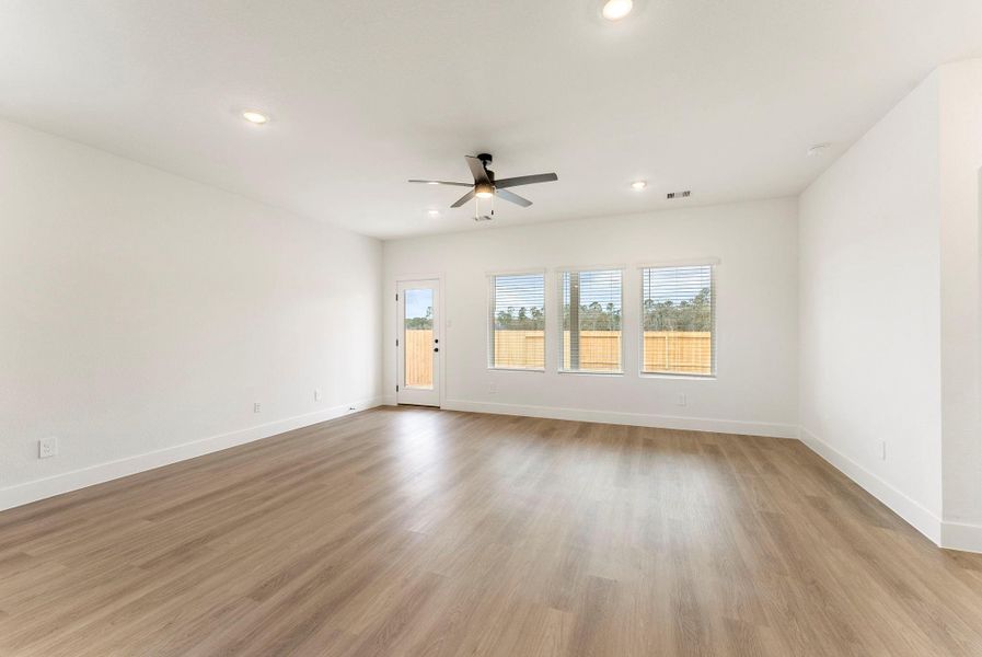 Spacious, unfurnished interior of a new home in Chapel Lakes, Montgomery (Image 38).