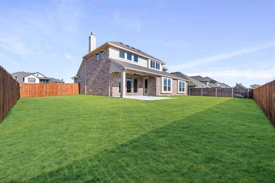 Exterior details and patio area of a home in Hayes Crossing, Midlothian (Image 22).