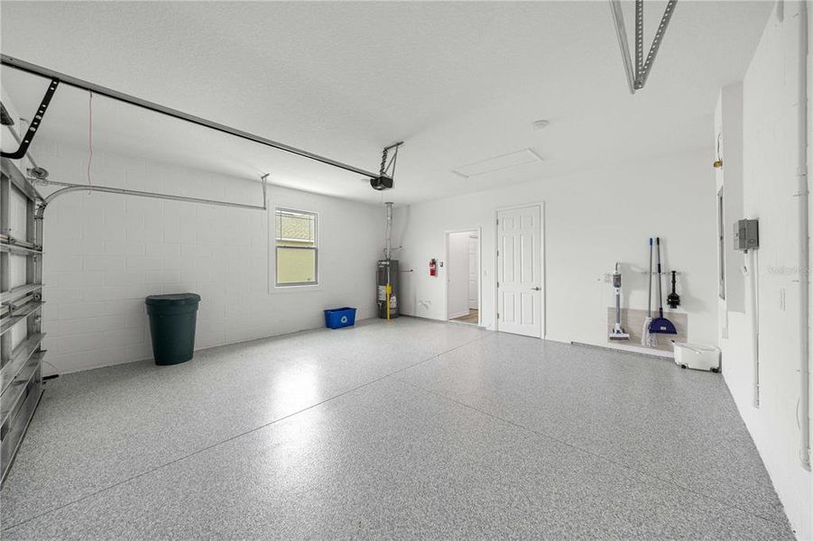 Spacious, unfurnished interior of a new home in , Ocala (Image 22).