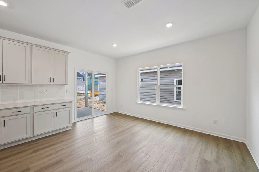 Representative images and renderings are for illustrative purposes. Actual structural options and design finishes of home may vary.