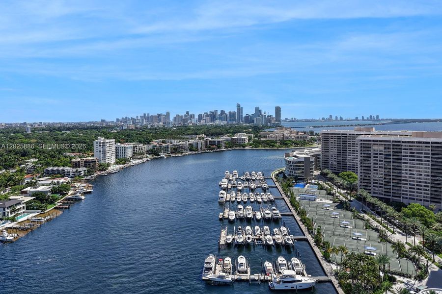 Condo located in Miami, FL showcasing its design and architecture (Image 28).