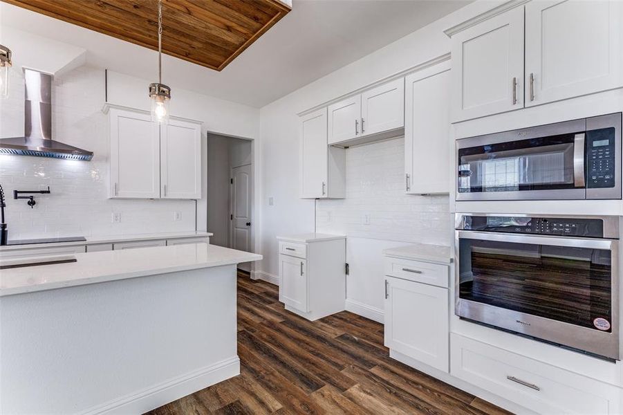 Furnished interior view inside a new home in , Fort Worth (Image 6).