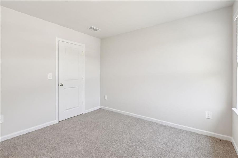 Spacious, unfurnished interior of a new home in The Oaks at Dawson, Dawsonville (Image 21).