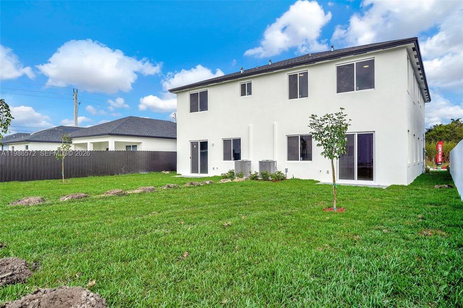 Exterior details and patio area of a home in , Miami (Image 33).
