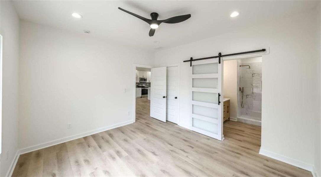 Spacious, unfurnished interior of a new home in , Rome (Image 30).