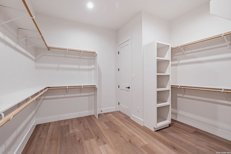 Spacious, unfurnished interior of a new home in , New Braunfels (Image 23).