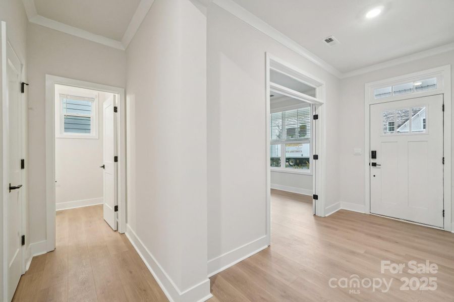 Spacious, unfurnished interior of a new home in Oak Grove Hill, Huntersville (Image 20).