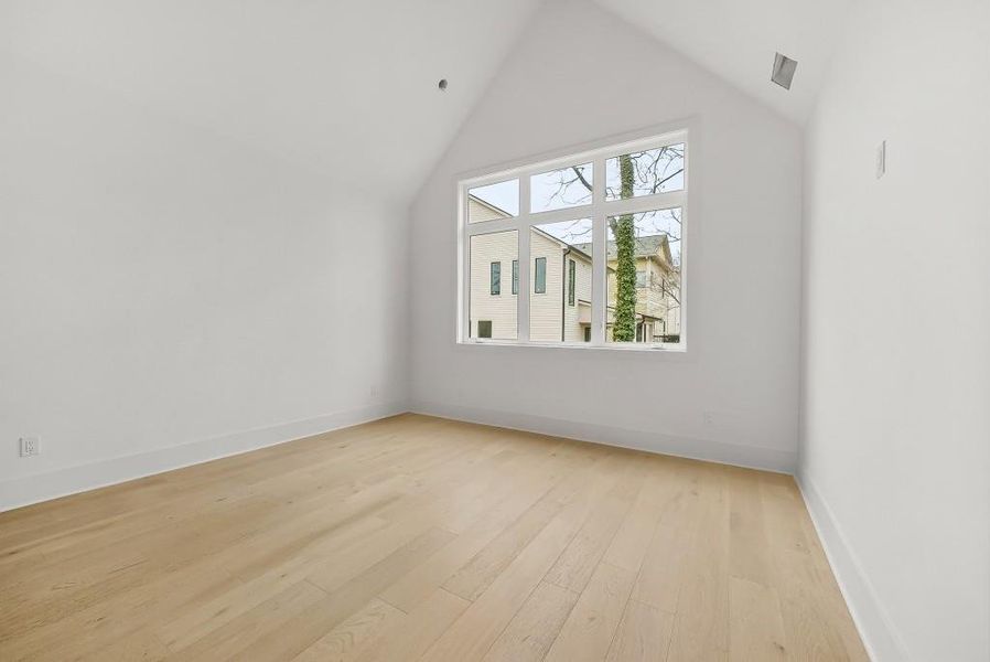 Spacious, unfurnished interior of a new home in , Atlanta (Image 28).