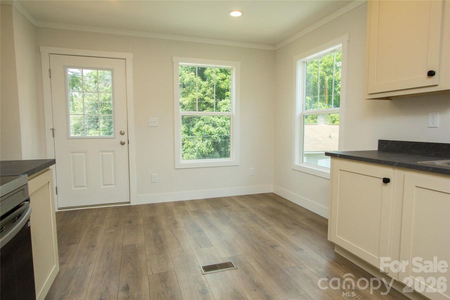 Kitchen w/ dining area