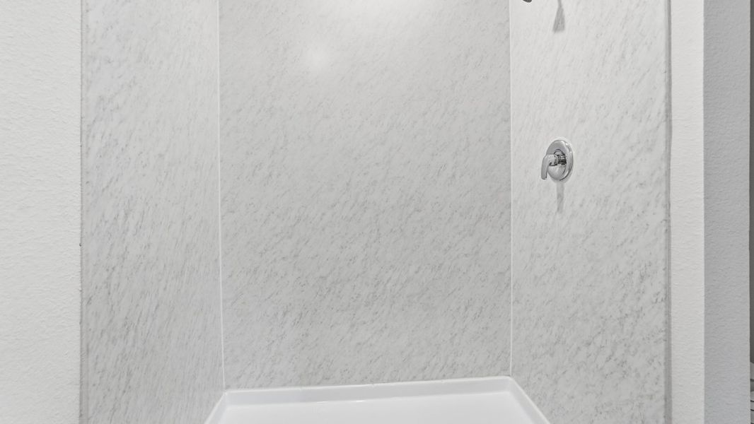 Representative interior finishes for a home built from the Caprock by D.R. Horton in Asher Oaks, Bonham (Image 9).