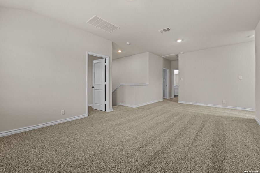 Spacious, unfurnished interior of a new home in Redbird Ranch, San Antonio (Image 22).