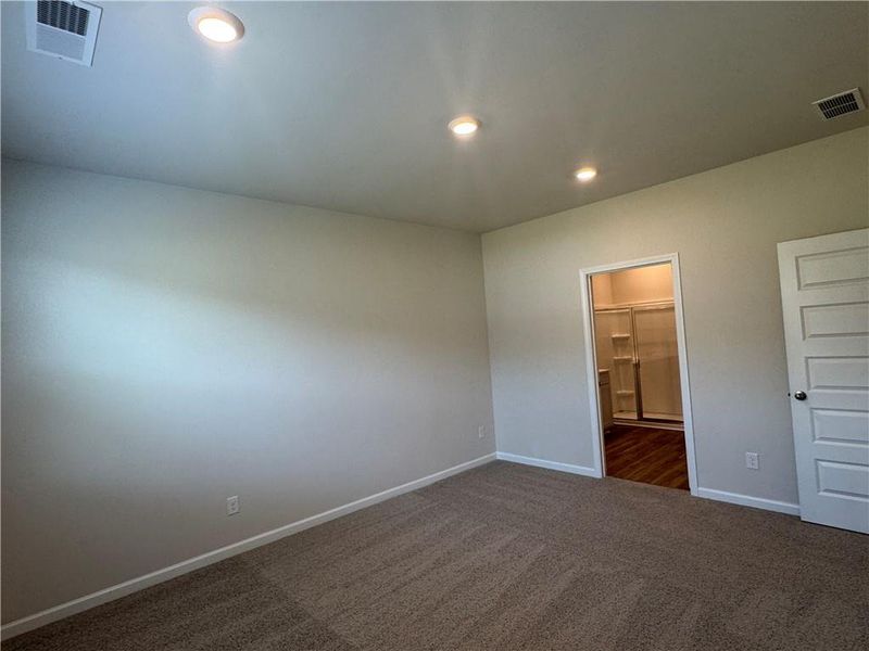 Spacious, unfurnished interior of a new home in Oakchase at Hampton, Hampton (Image 20).