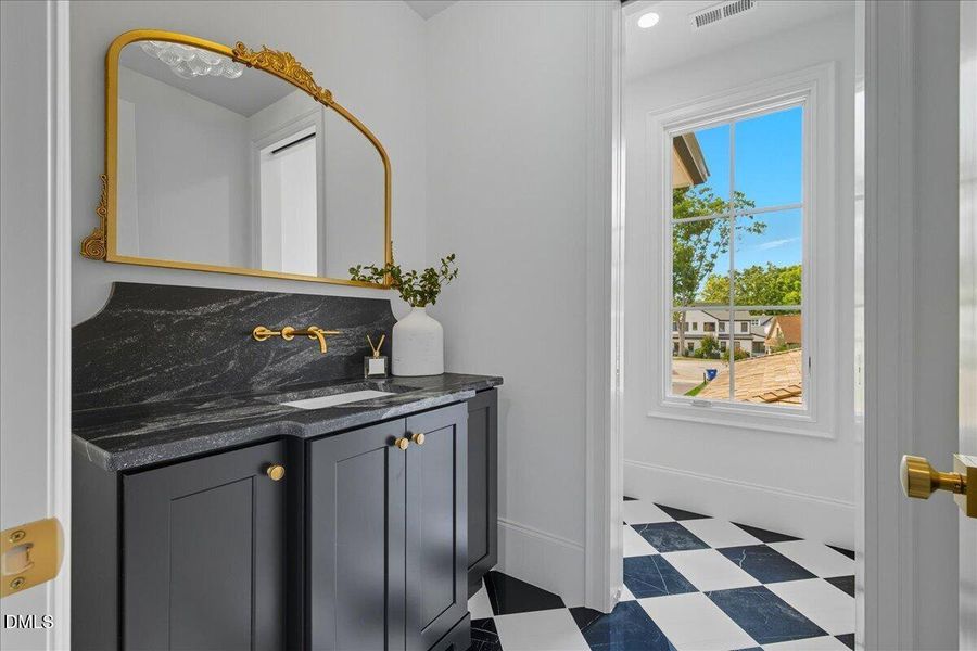 064-1216 Barcroft Pl