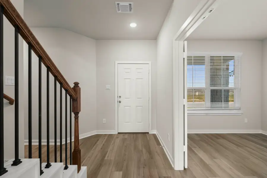Spacious, unfurnished interior of a new home in Three Creeks, Belton (Image 15).