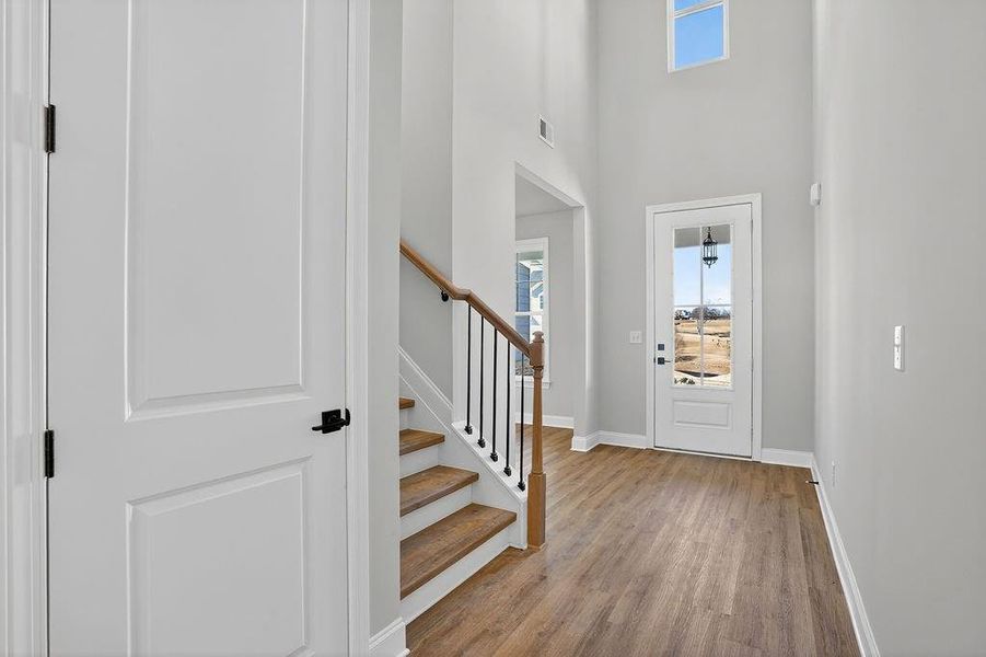 Spacious, unfurnished interior of a new home in , Homer (Image 21).