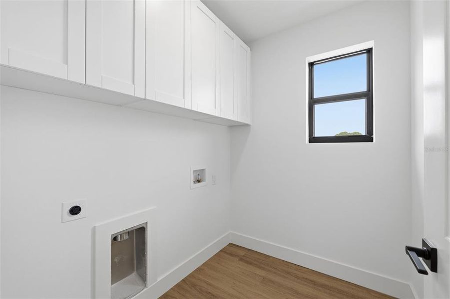 Spacious, unfurnished interior of a new home in , Tampa (Image 32).