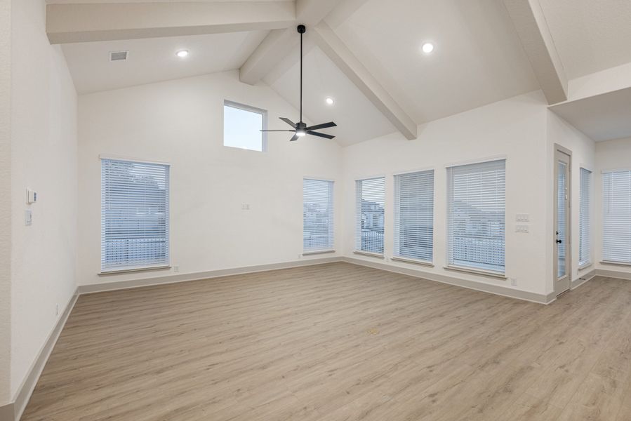 Spacious, unfurnished interior of a new home in Mesa Western, Cibolo (Image 22).