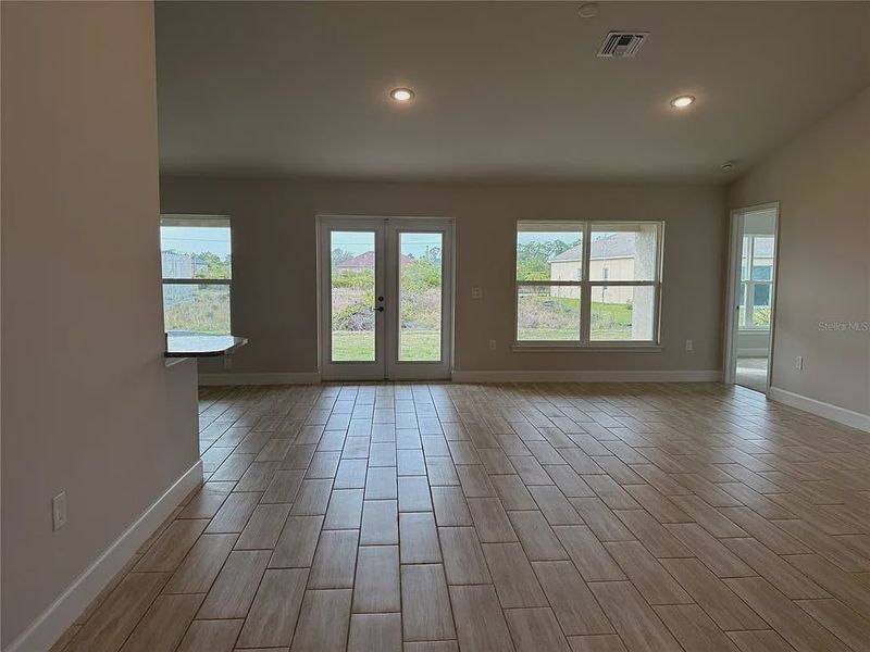 Spacious, unfurnished interior of a new home in South Gulf Cove, Port Charlotte (Image 12).
