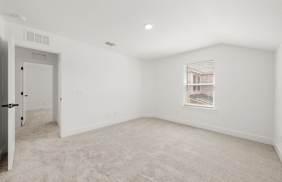 Spacious, unfurnished interior of a new home in Crosswinds, Kyle (Image 13).