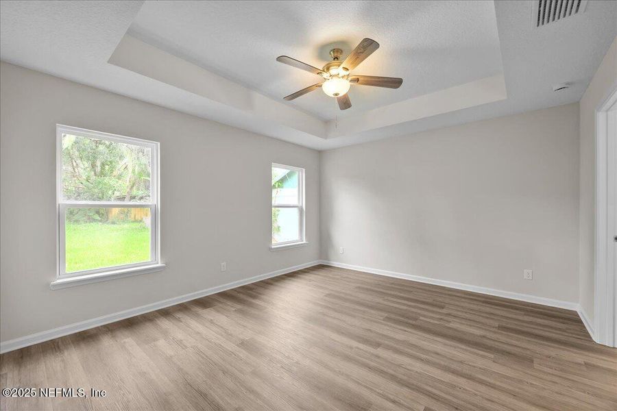 Spacious, unfurnished interior of a new home in , Palatka (Image 10).
