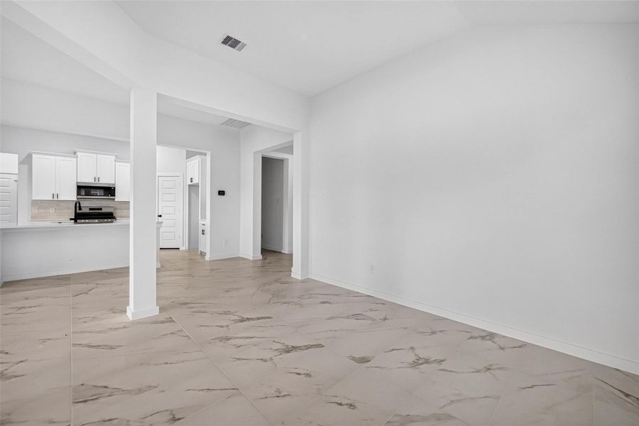 Spacious, unfurnished interior of a new home in Foxtail Palms, Manvel (Image 19).