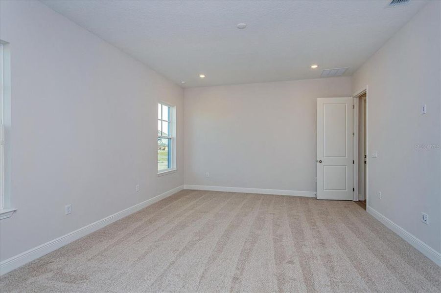 Spacious, unfurnished interior of a new home in Laureate Park at Lake Nona, Orlando (Image 10).