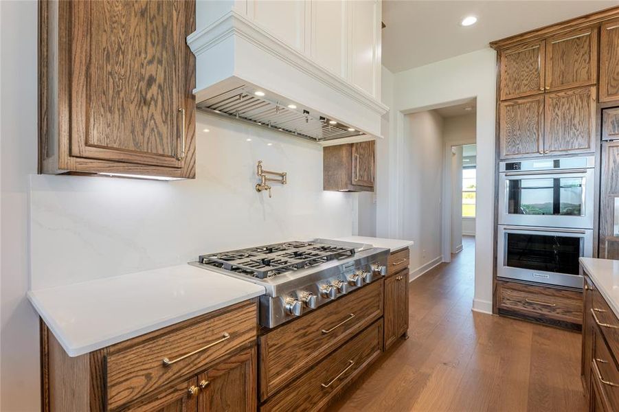 6 Burner Chef Grade gas cooktop complete with griddle and pot filler - what a chef's dream! 6 Burner Chef Grade gas cooktop complete with griddle and pot filler - what a chef's dream!