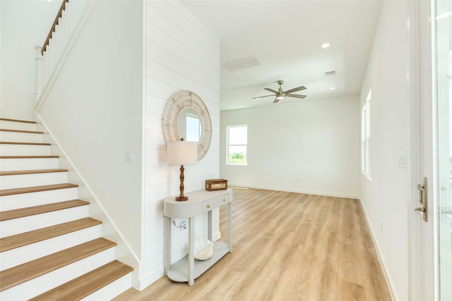 Spacious, unfurnished interior of a new home in , Galveston (Image 17).