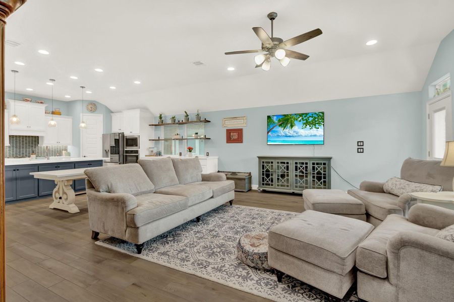 Furnished interior view inside a new home in , Tomball (Image 23).