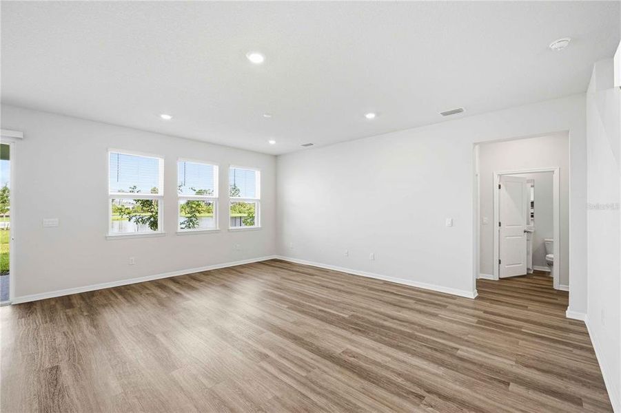 Spacious, unfurnished interior of a new home in Coddington, Bradenton (Image 58).