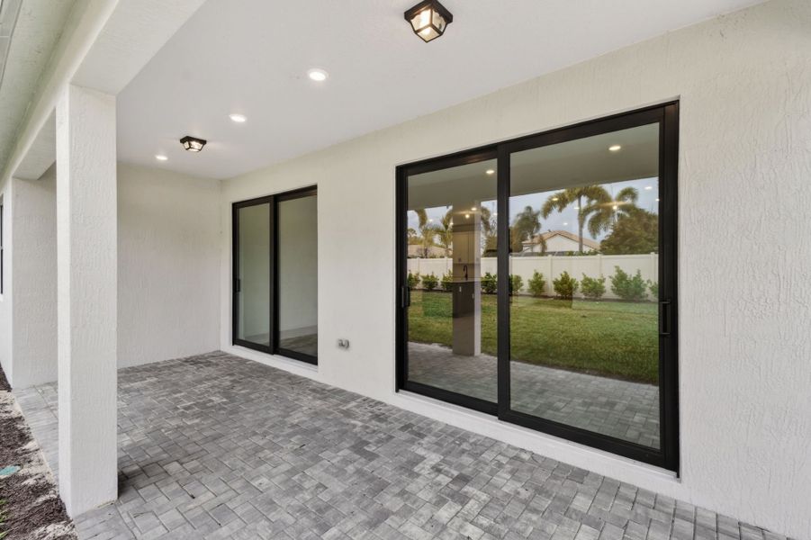 Exterior details and patio area of a home in Hendrix Reserve, Lake Worth (Image 28).