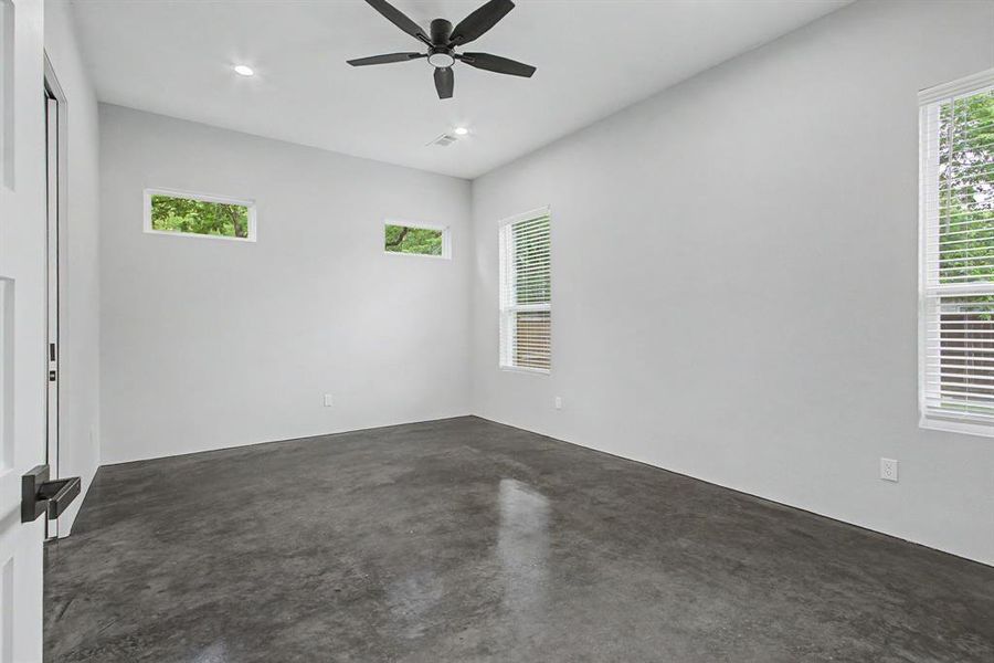 Spacious, unfurnished interior of a new home in , North Richland Hills (Image 19).