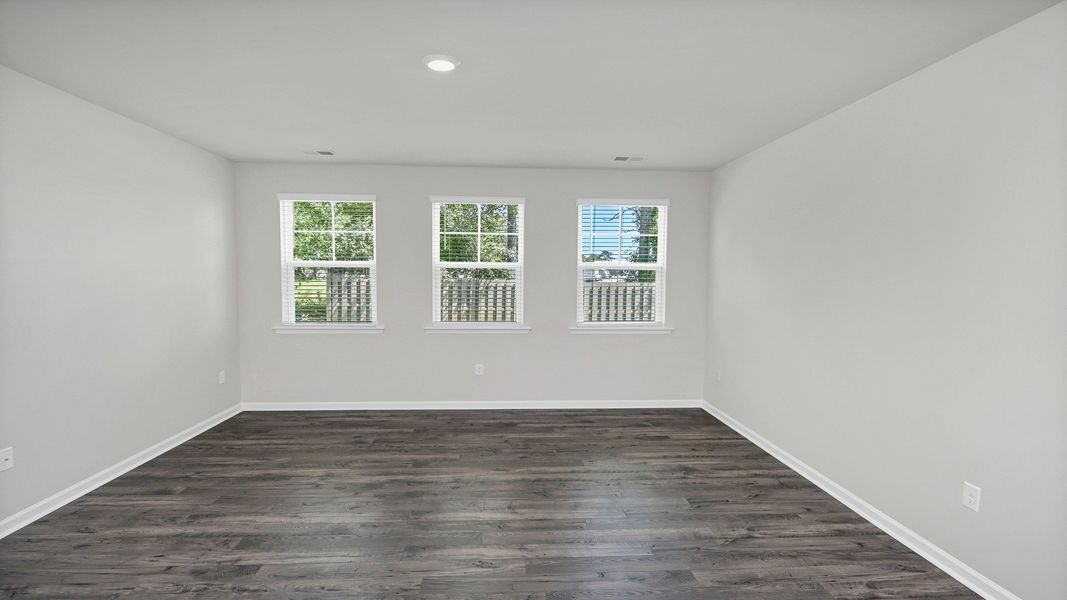 Spacious, unfurnished interior of a new home in Sease's Pond, Gilbert (Image 18).