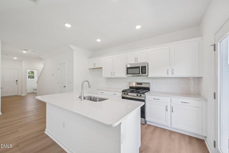 8-web-or-mls-Flagstone Way-S1010-008