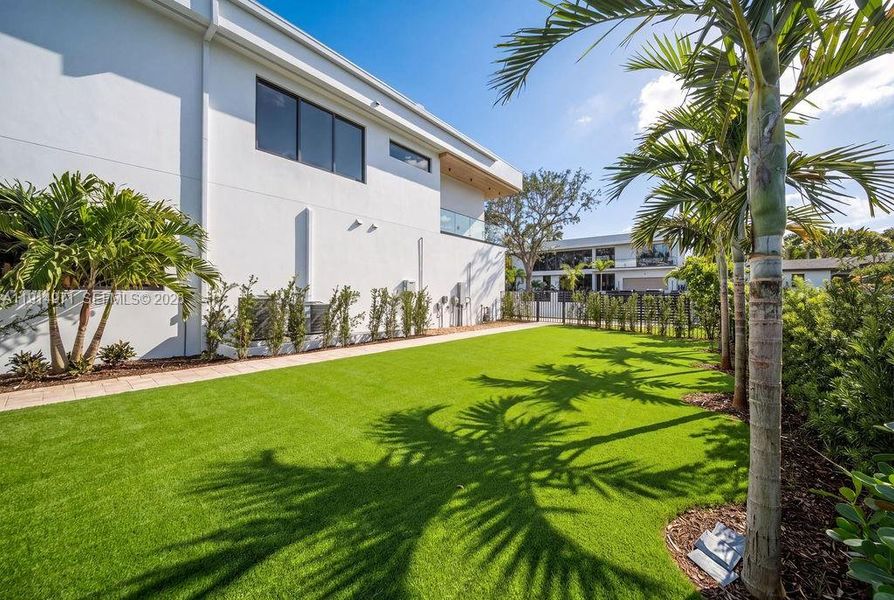 Exterior details and patio area of a home in , Fort Lauderdale (Image 42).