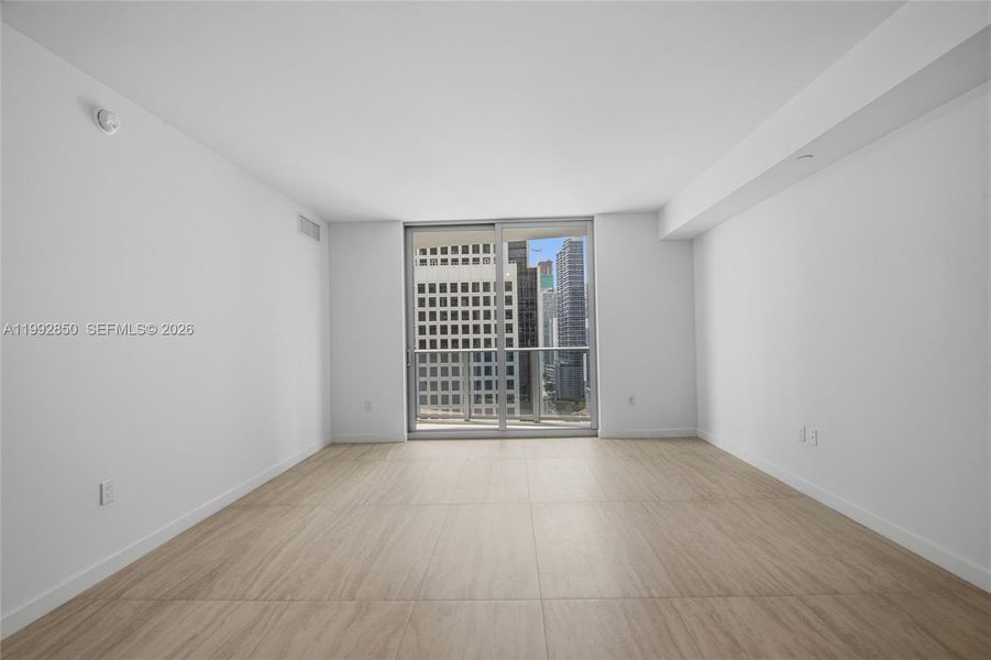 Spacious, unfurnished interior of a new home in , Miami (Image 34).