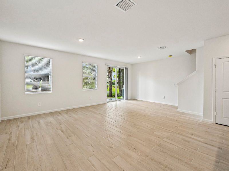 Spacious, unfurnished interior of a new home in Tidewater, Fort Pierce (Image 12).