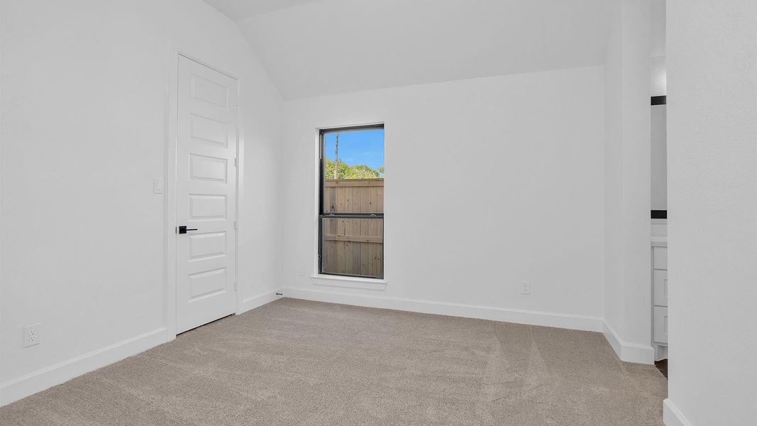 Spacious, unfurnished interior of a new home in Fulshear Lakes 80', Fulshear (Image 18).