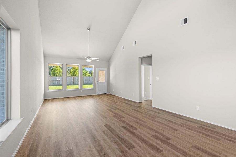 Spacious, unfurnished interior of a new home in Candela, Richmond (Image 29).
