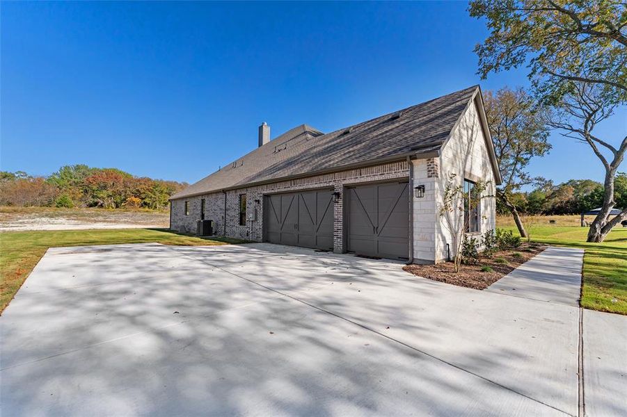 Front exterior of a new home in King Crossing Estates, Van Alstyne, TX, highlighting curb appeal (Image 1). Front exterior of a new home in King Crossing Estates, Van Alstyne, TX, highlighting curb appeal (Image 1).