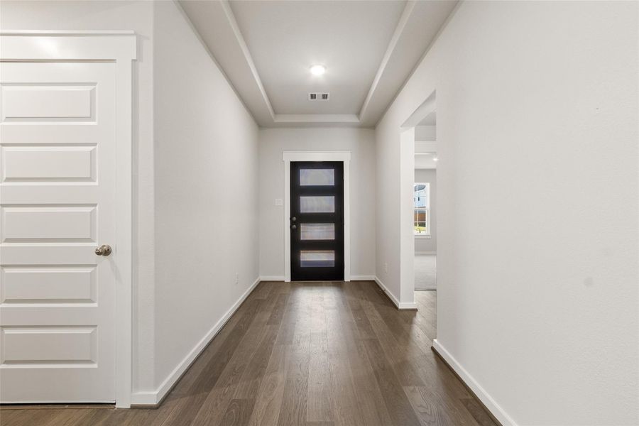 Spacious, unfurnished interior of a new home in Sunterra, Katy (Image 11).