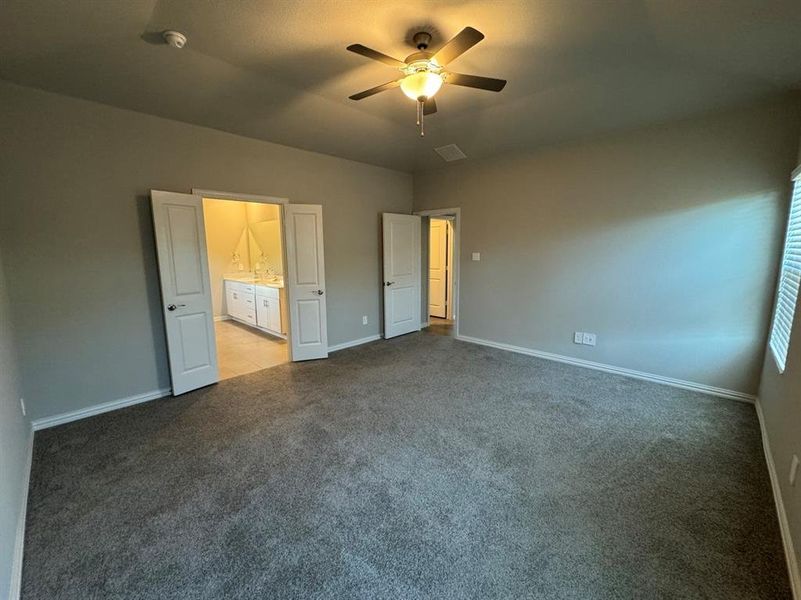 Spacious, unfurnished interior of a new home in Cibolo Hills, Fort Worth (Image 27). Spacious, unfurnished interior of a new home in Cibolo Hills, Fort Worth (Image 27).