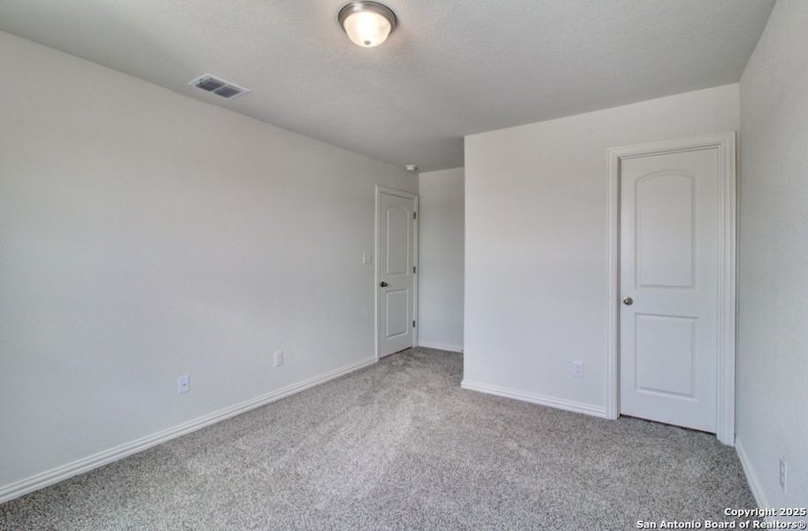 Spacious, unfurnished interior of a new home in Casinas at Gruene, New Braunfels (Image 16).