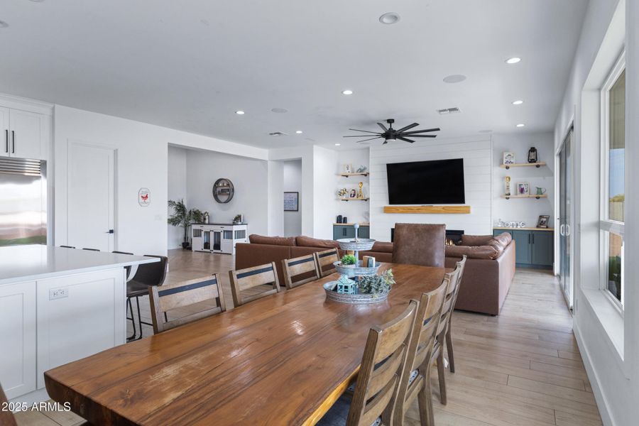 Dining Area Dining Area