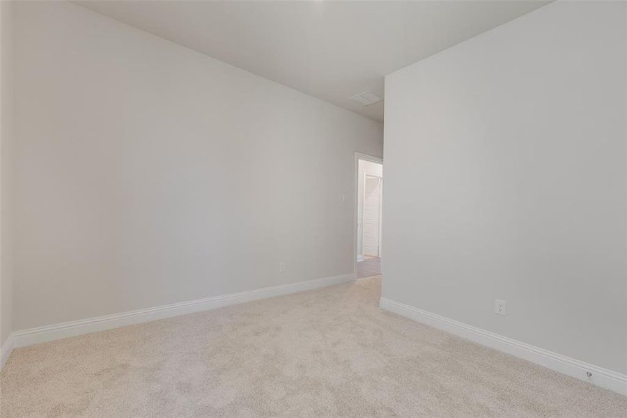 Spacious, unfurnished interior of a new home in Spiritas Ranch, Little Elm (Image 18).