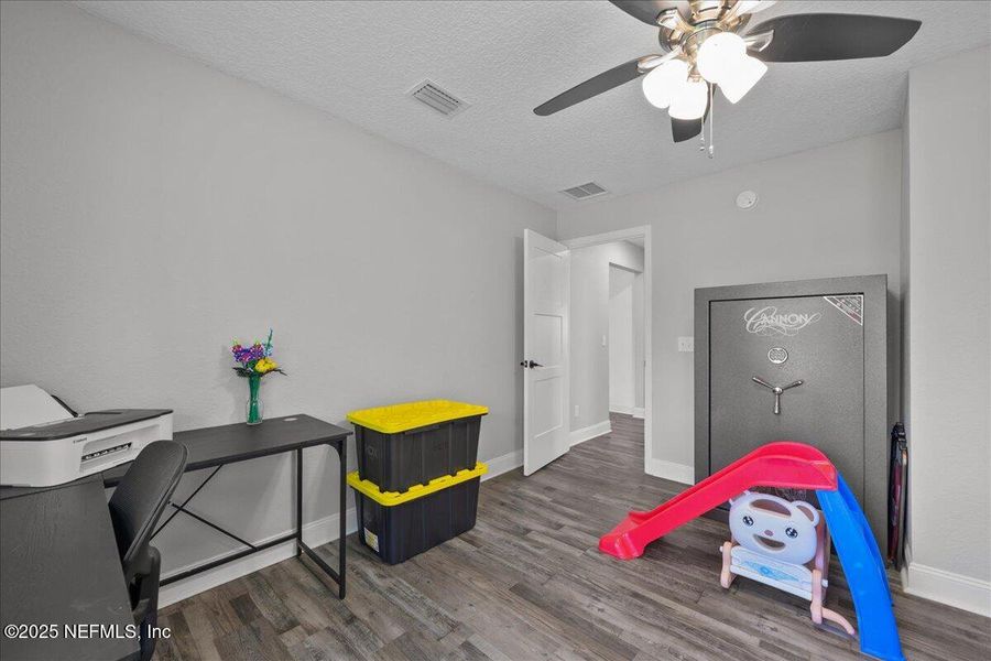 Furnished interior view inside a new home in , Palatka (Image 17).
