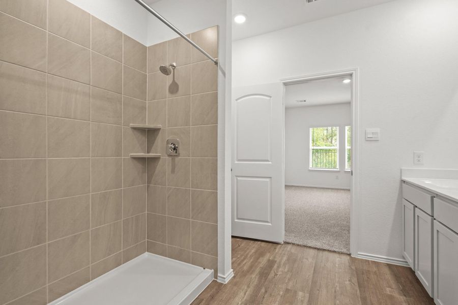 Furnished interior view inside a new home in Venetian Pines, Conroe (Image 6).